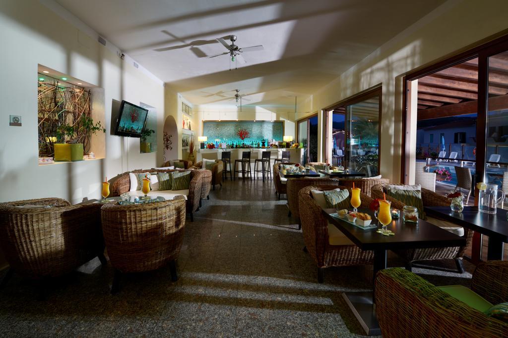 Hotel Corallo Isola Rossa Ngoại thất bức ảnh