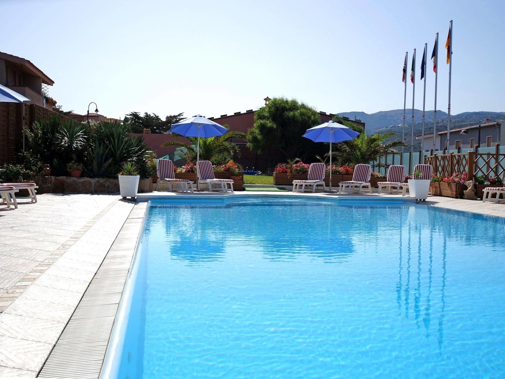 Hotel Corallo Isola Rossa Ngoại thất bức ảnh