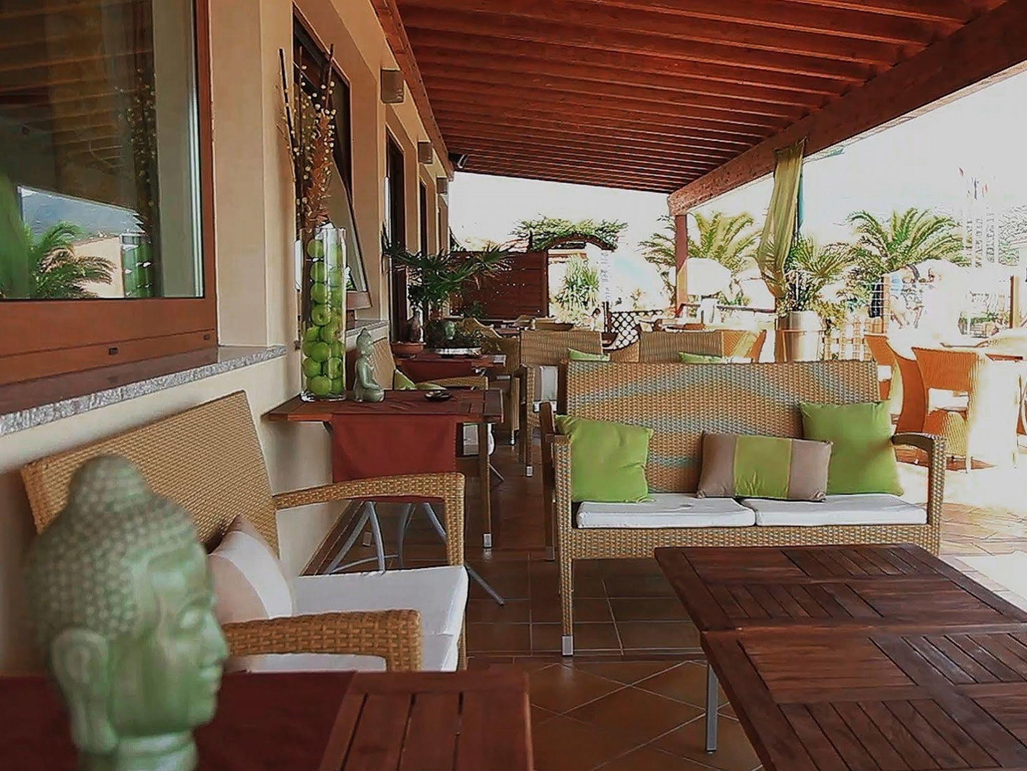 Hotel Corallo Isola Rossa Ngoại thất bức ảnh