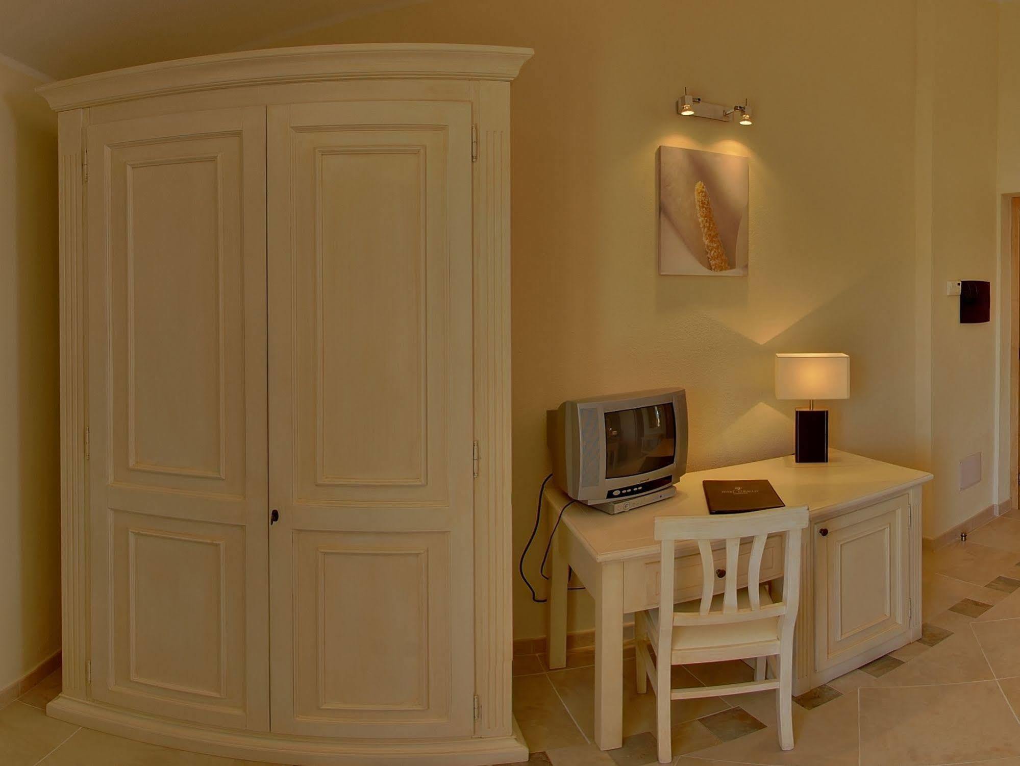 Hotel Corallo Isola Rossa Ngoại thất bức ảnh