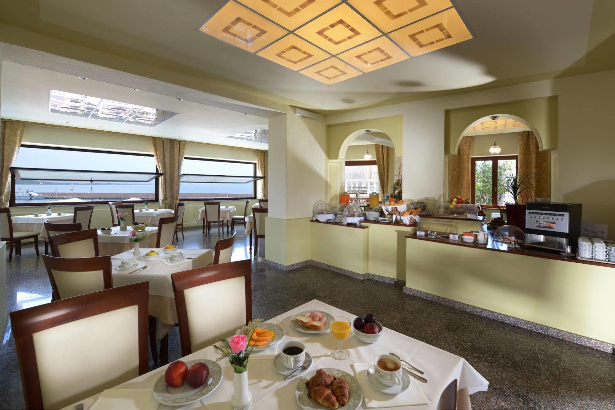 Hotel Corallo Isola Rossa Ngoại thất bức ảnh