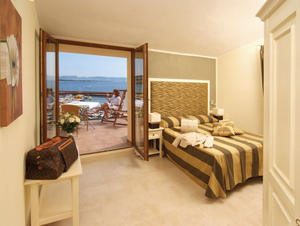 Hotel Corallo Isola Rossa Ngoại thất bức ảnh