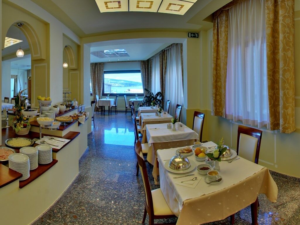 Hotel Corallo Isola Rossa Ngoại thất bức ảnh
